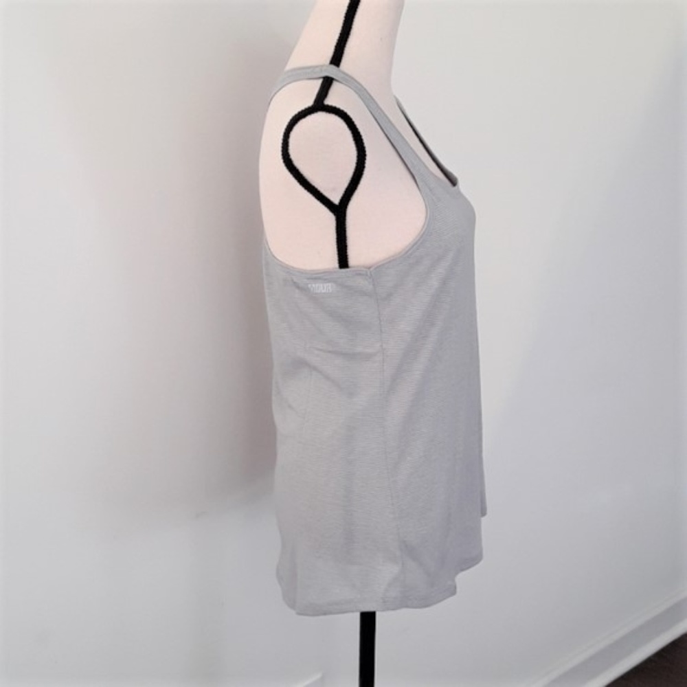 SOLD🔴UNDER ARMOUR Threadborne Tank Sz Large - Picture 3 of 8
